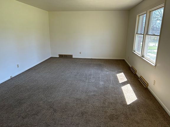3rd image of 1173 Monterey Dr
