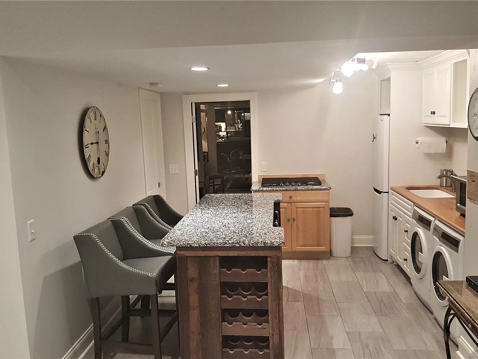 Studio, 700 sqft, $1,195 — Photo 4