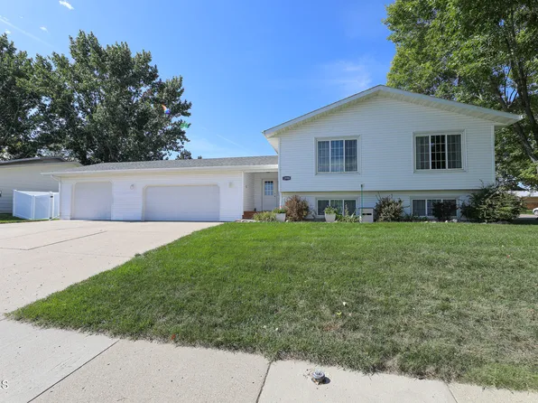 1998 N 20th St, Bismarck, ND 58501