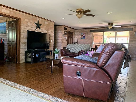 5th image of 302 S Alamo St