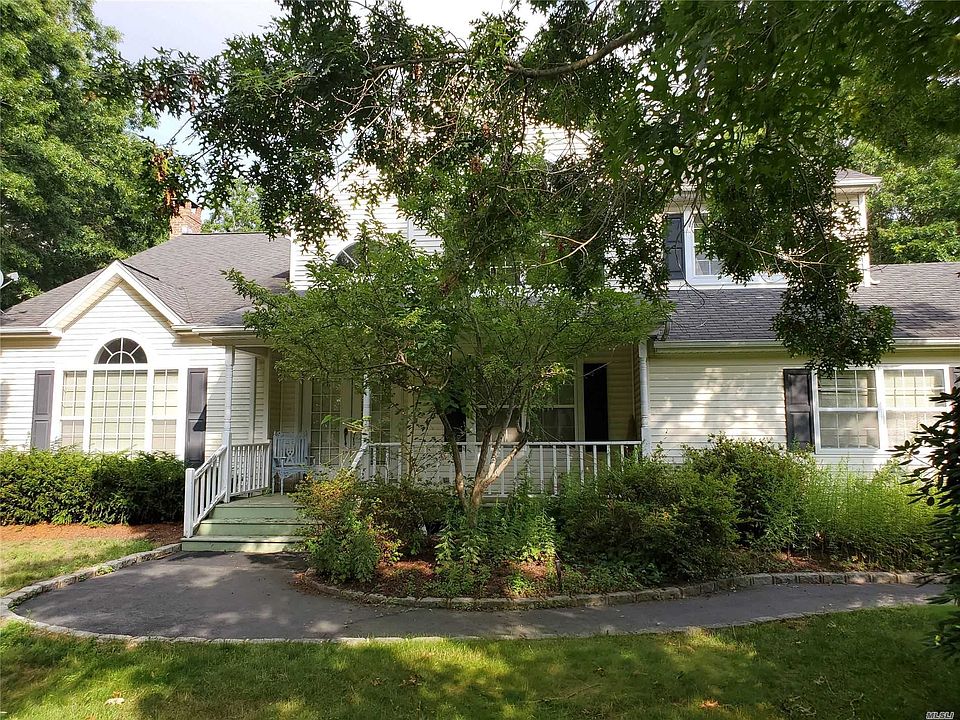 1st image of 11 Applecross Ln E