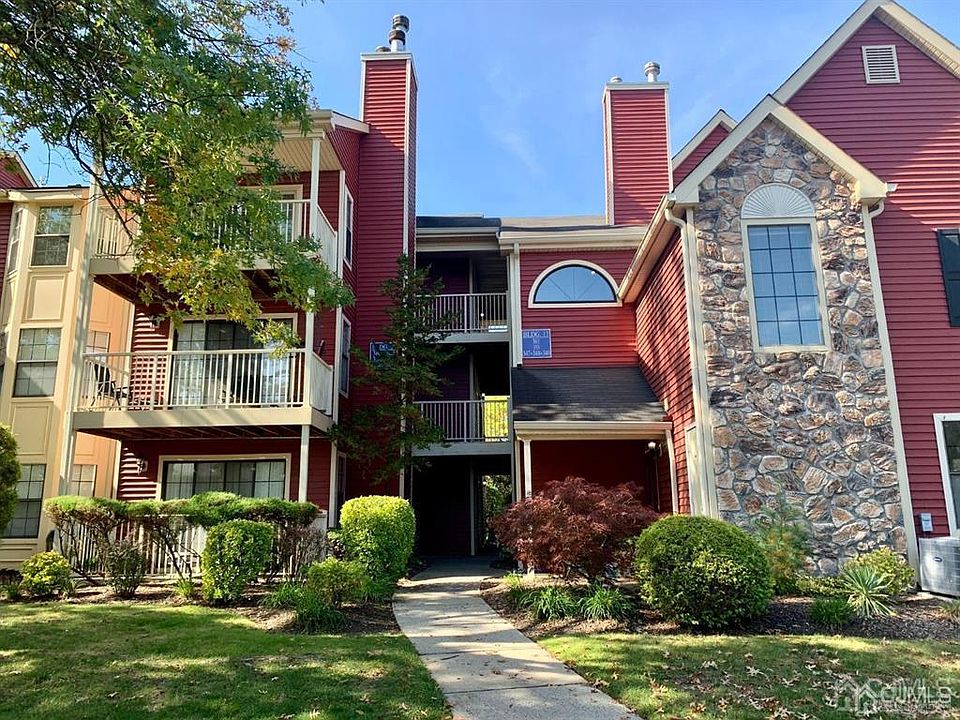 1st image of 361 Crosspointe Dr N