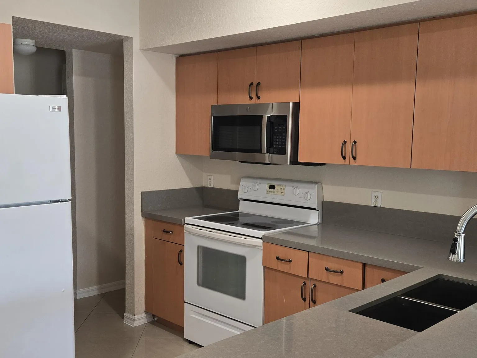2 bed, 2.0 bath, 1162 sqft, $1,950 — Photo 4