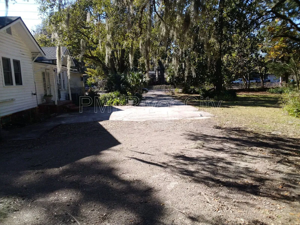 Building Photo - 453 Arlington Rd N