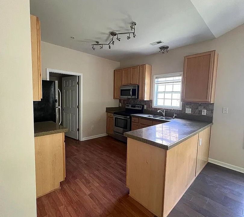 1st image of 1221 Claret Ln