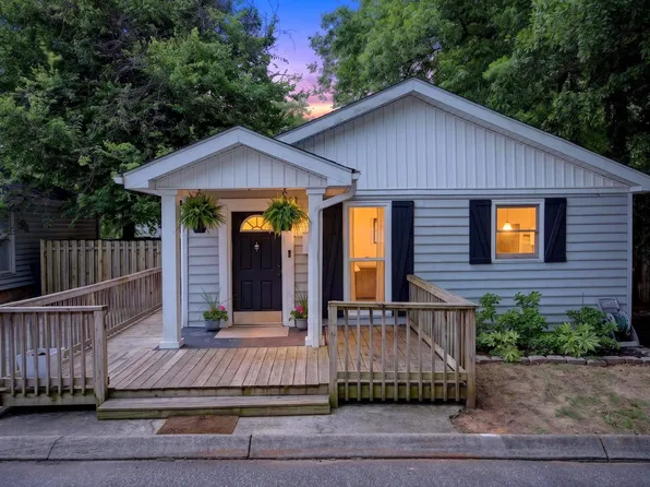 7 Burns Cir, Greenville, SC 29605