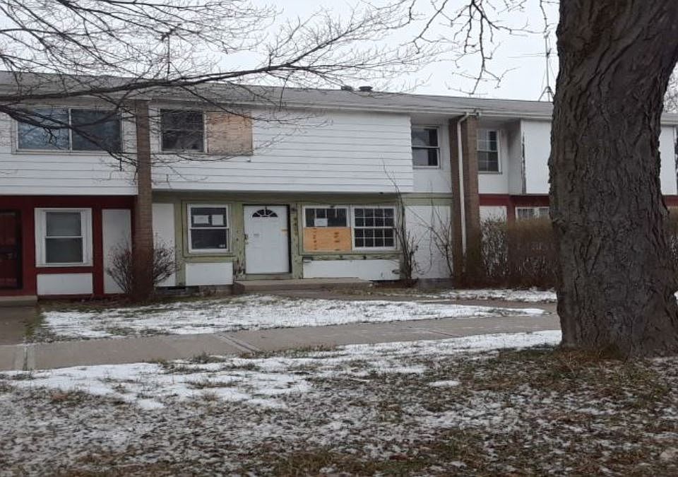 2nd image of 9425 Manor Ave