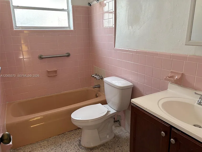 1838 SW 4th St #3 — Photo 6