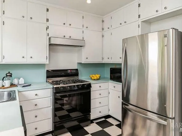 33 Amicita Ave — Photo 11