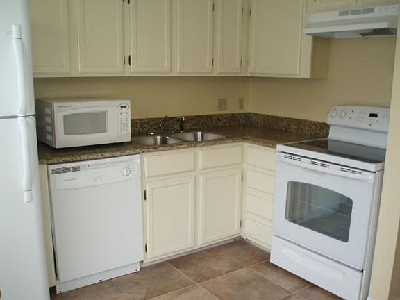 4th image of 715 West Ave #1/2-205