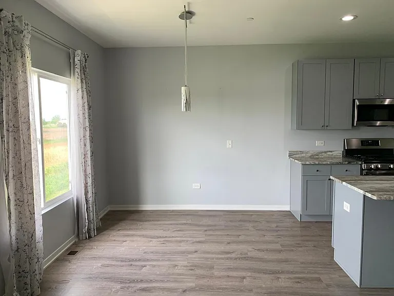906 Gillespie Ln — Photo 7