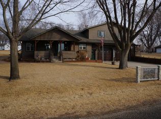 302 S 1st St, Doon, IA 51235