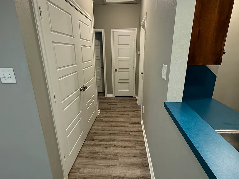 303 Janet St — Photo 2