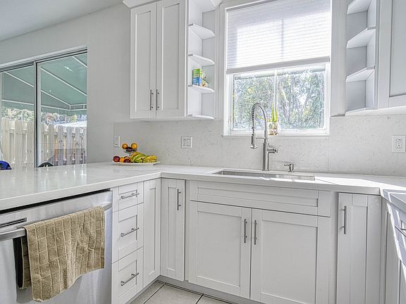 5th image of 11476 NW 43rd Ter