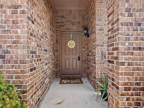 3rd image of 1119 Garnet St