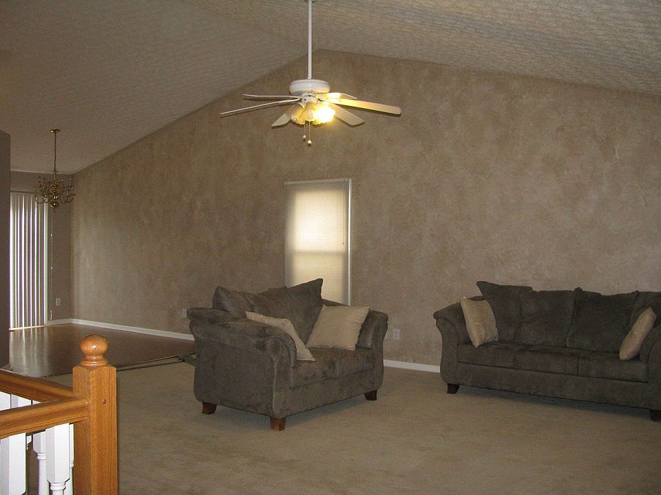 Large living room w/ Cathedral Ceilings