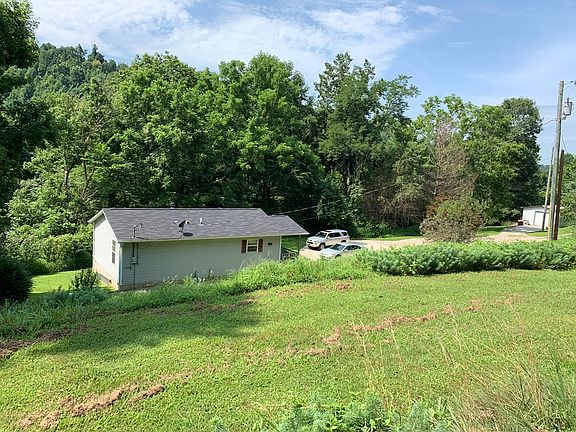 5th image of 82 Stevens Ln