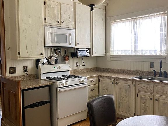 2nd image of 509 8th St
