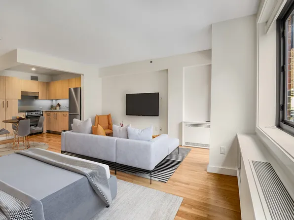 101 West 15th Street 603 image 3 of 7