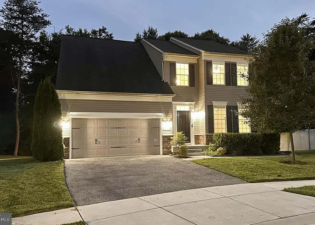 5 bed, 3.5 bath, 3128 sqft, $4,500 — Photo 2