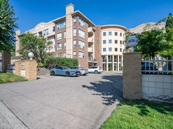 33731 Marshall Rd #304, Abbotsford, BC V2S 1L5