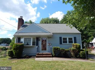 26 Shawnee Dr, Hamilton, NJ 08690