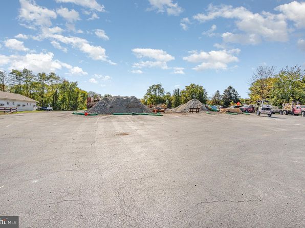 6431 York Rd, New Oxford, PA 17350