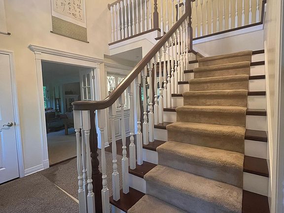 3rd image of 104 Tecumseh Park Pl