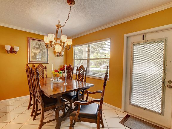 5th image of 1009 Ventnor Cres