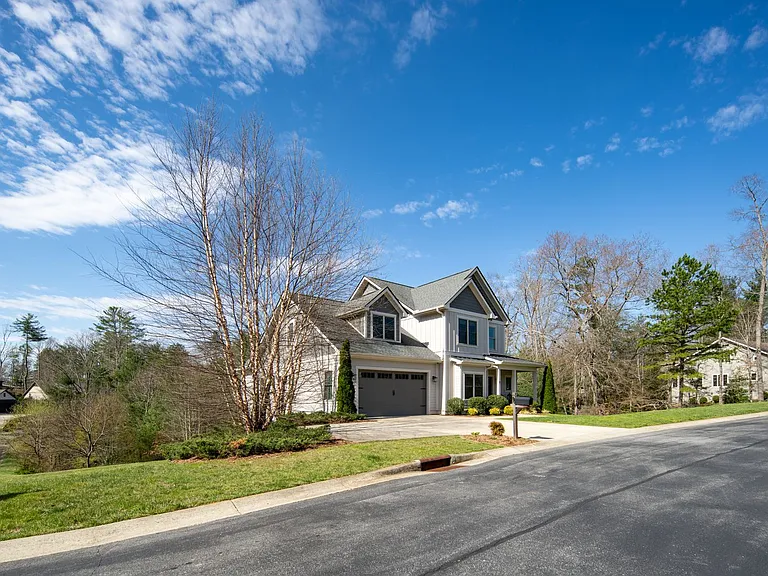 27 Slippery Rock Dr — Photo 2