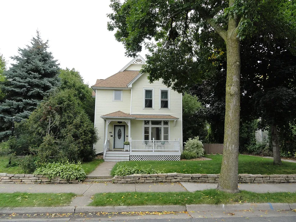617 Main St NE #2