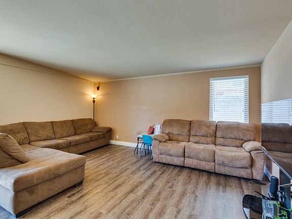 4th image of 4921 Newton Dr
