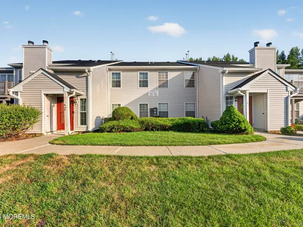 398 Hampton Pl, Morganville, NJ 07751