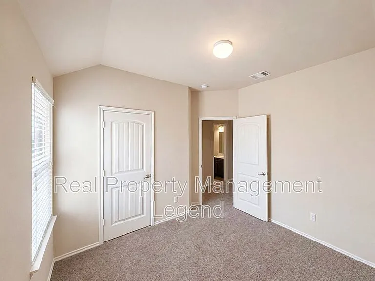 9929 Pronghorn Rd — Photo 6