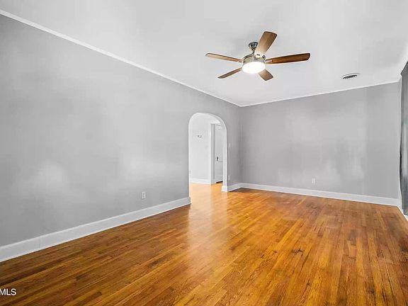 5th image of 908 S Chilhowee Dr