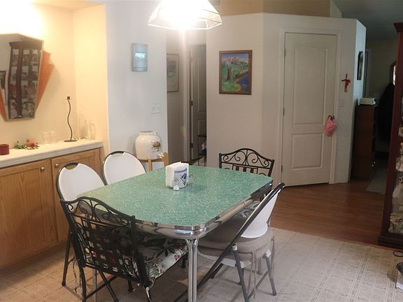 3rd image of 179 Clough St