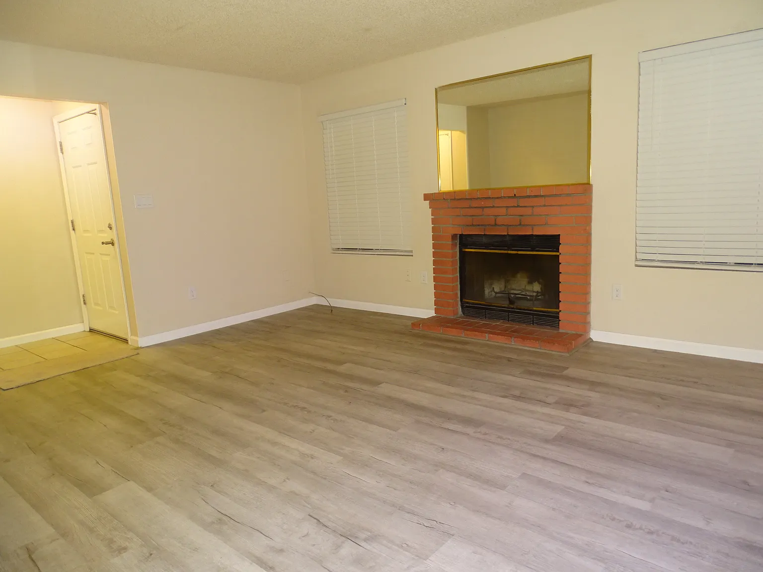 3 bed, 1200 sqft, $1,875 — Photo 4