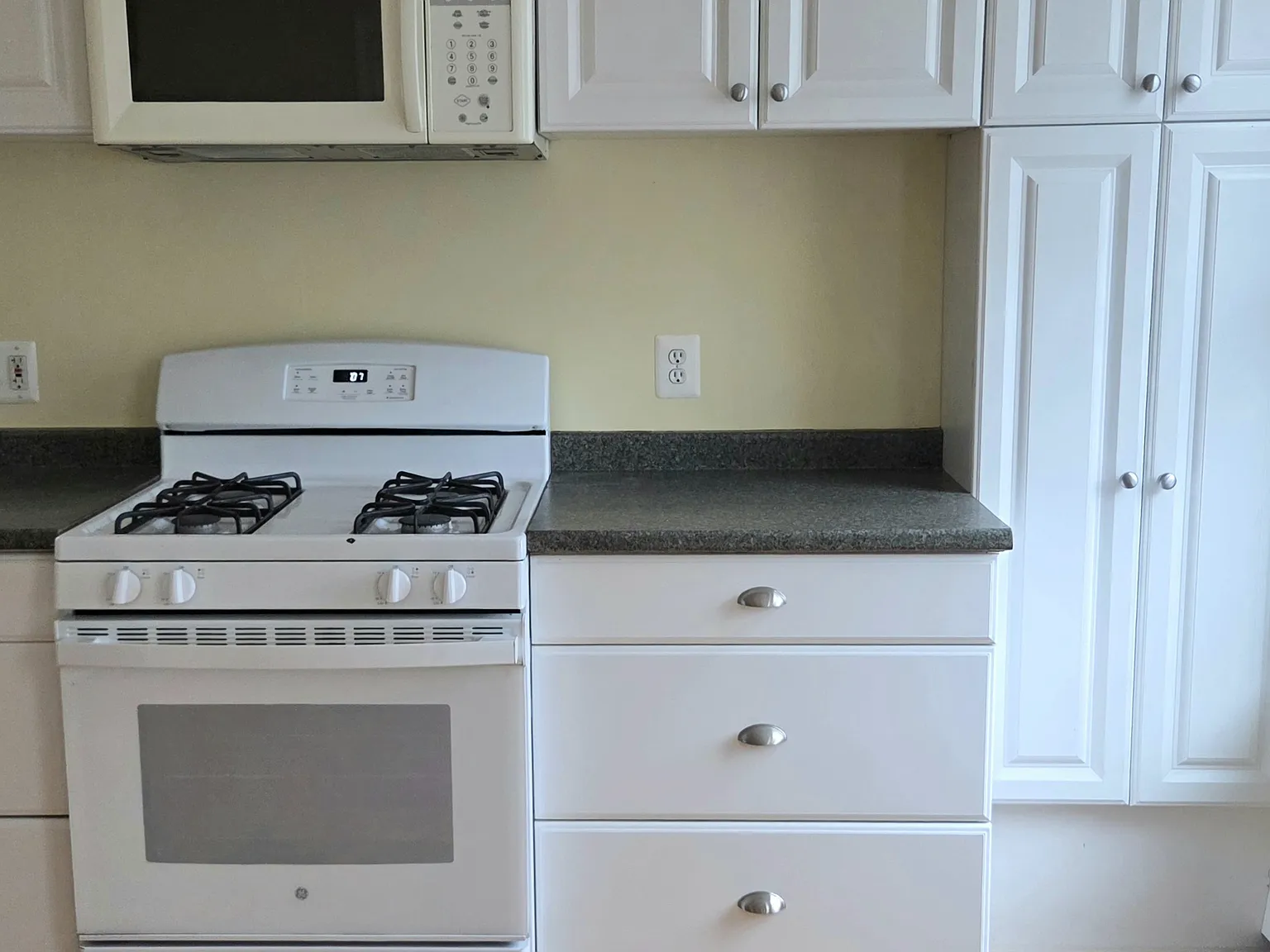 1 bed, 800 sqft, $2,450 — Photo 2