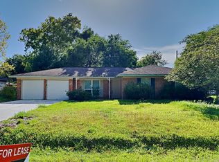 512 Mary Ln, Highlands, TX 77562