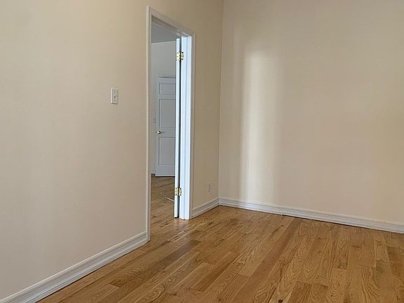 4th image of 163 E 36th St APT 4C