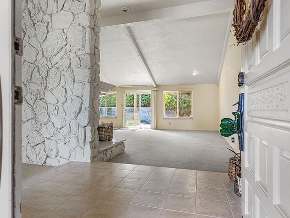 5th image of 6725 Arrowwood Dr