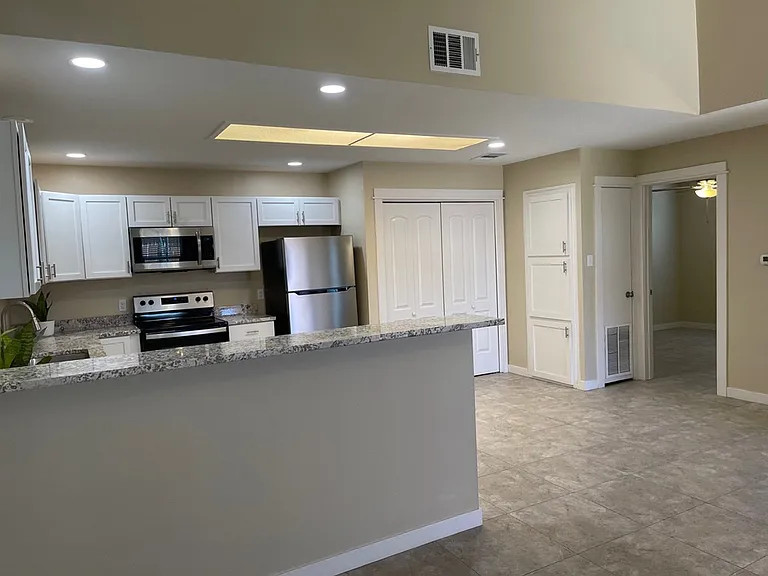 117 N Glenwood Dr #D — Photo 5