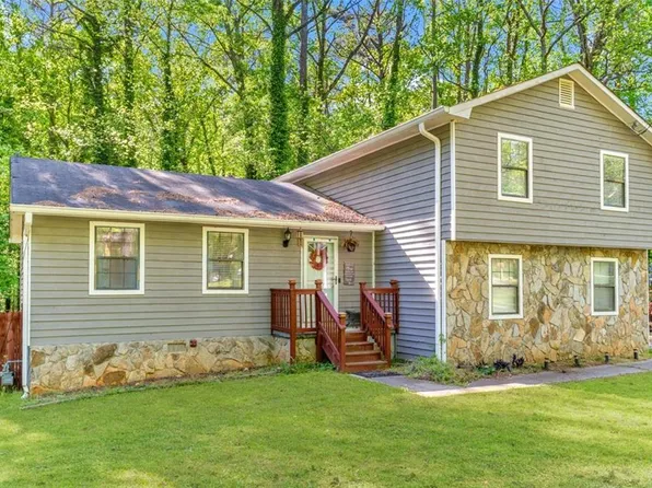 484 Aberdeen Dr, Stone Mountain, GA 30083