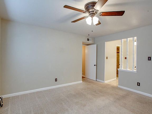 4th image of 2825 Windsor Dr