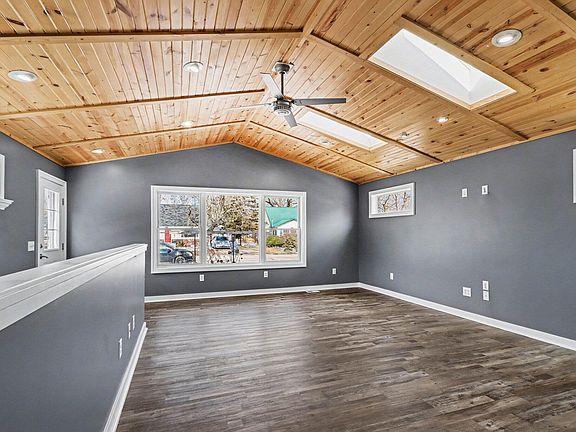 4th image of 1046 Bronson Ave