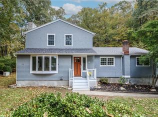 4 Twin Rocks Dr, New Fairfield, CT 06812