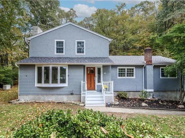 4 Twin Rocks Drive, New Fairfield, CT 06812