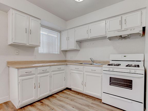 4th image of 4380 Twin View Cir APT 1