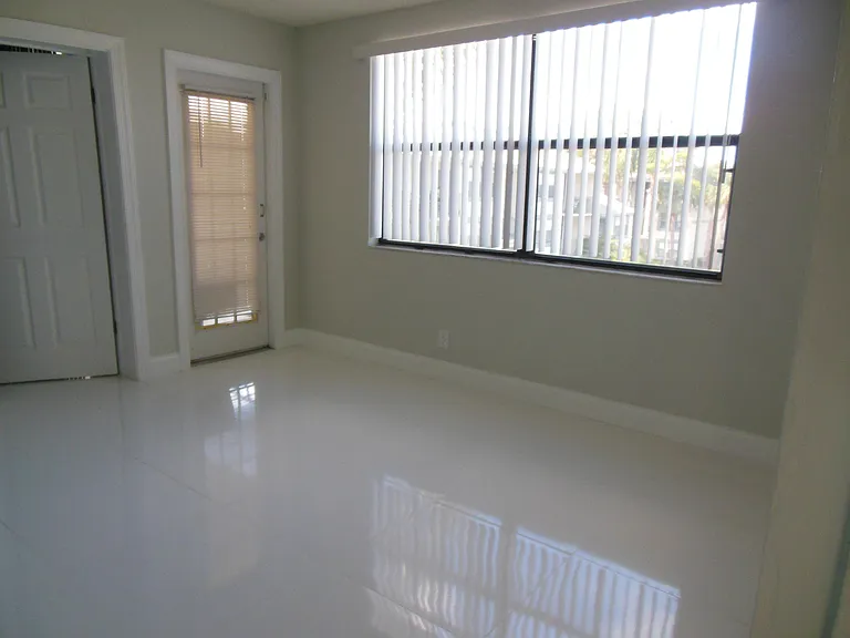 728 Executive Center Dr #31 — Photo 4
