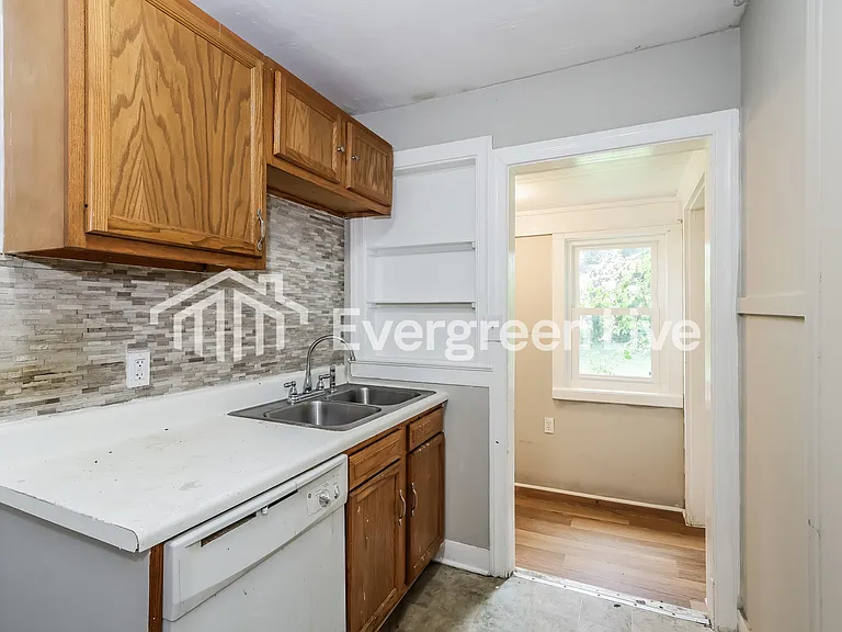 1802 Hampton Ave — Photo 7
